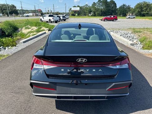 Used 2024 Hyundai Elantra SEL FWD image 14