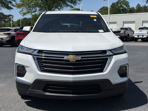 Used 2022 Chevrolet Traverse LT w/ LT Premium Package image 3