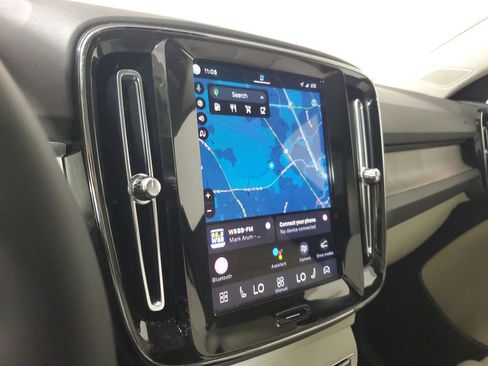 Certified 2025 Volvo XC40 B5 Plus AWD/4WD image 28