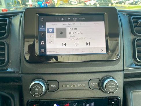 Used 2024 RAM ProMaster 2500 w/ Convenience Group image 20