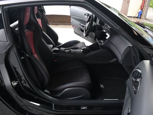 Used 2025 Nissan Z NISMO w/ Floor Mat Package RWD image 29