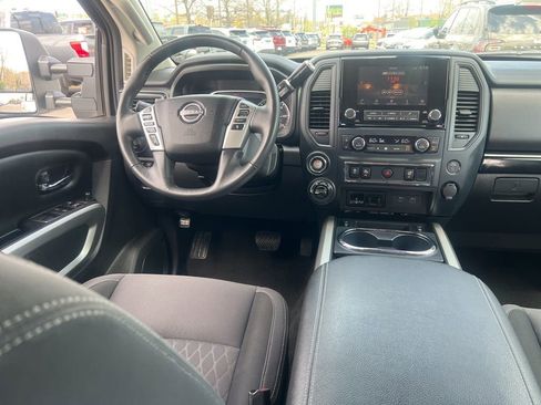 Used 2024 Nissan Titan SV w/ SV Convenience Package image 17