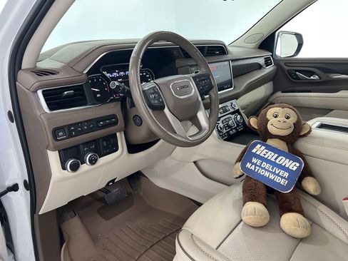 Used 2021 GMC Yukon XL Denali w/ Denali Premium Package image 9