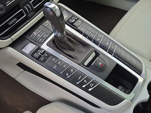 Used 2021 Porsche Macan S w/ Premium Package Plus image 29