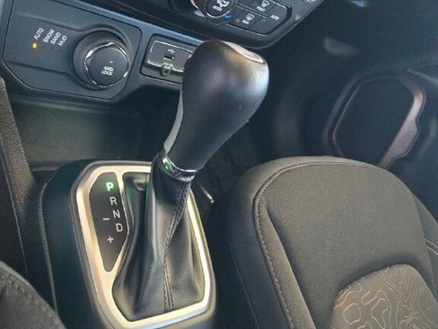 Used 2023 Jeep Renegade Latitude AWD/4WD image 18