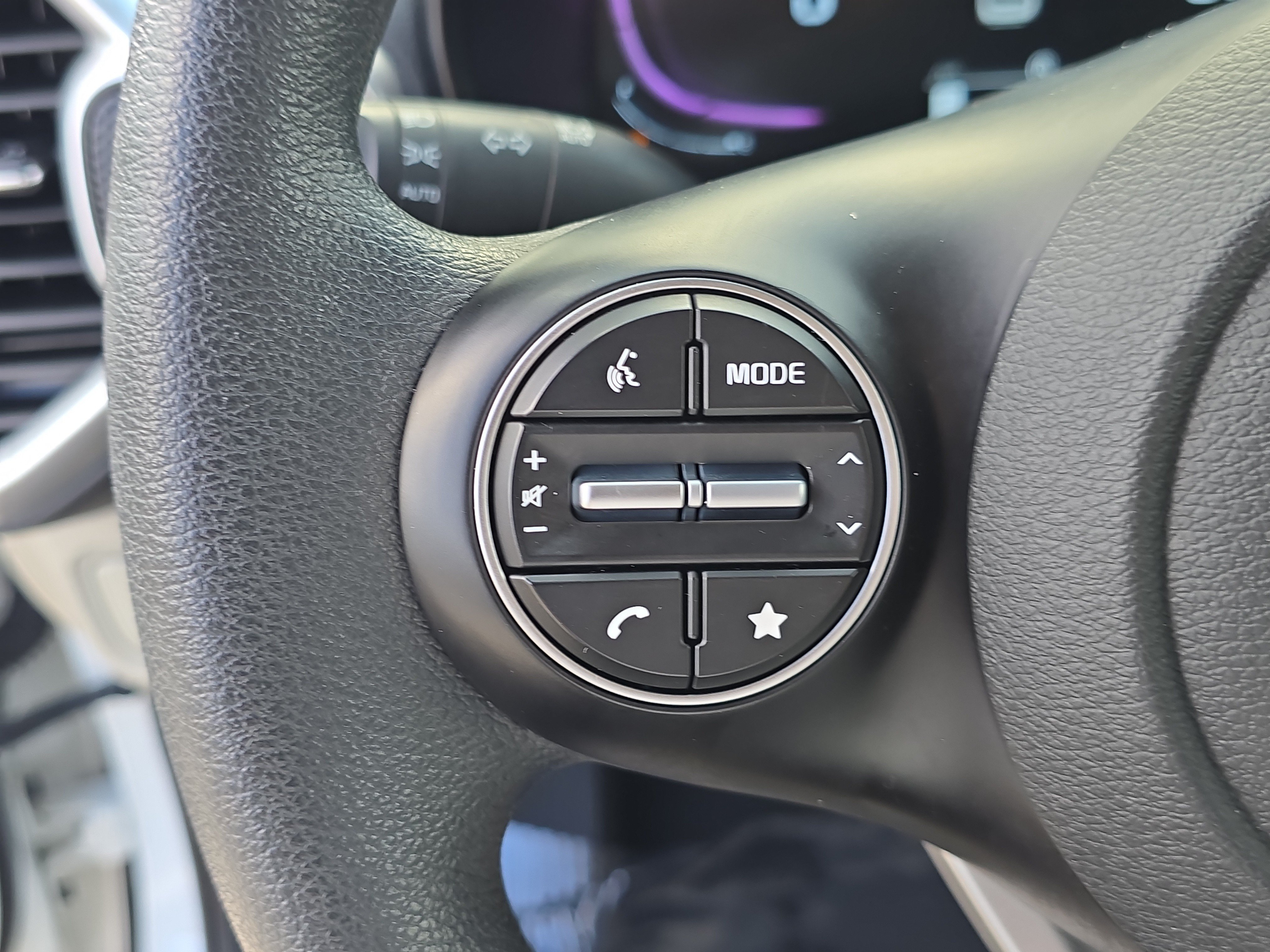Certified 2025 Kia Soul LX w/ LX Technology Package FWD image 28