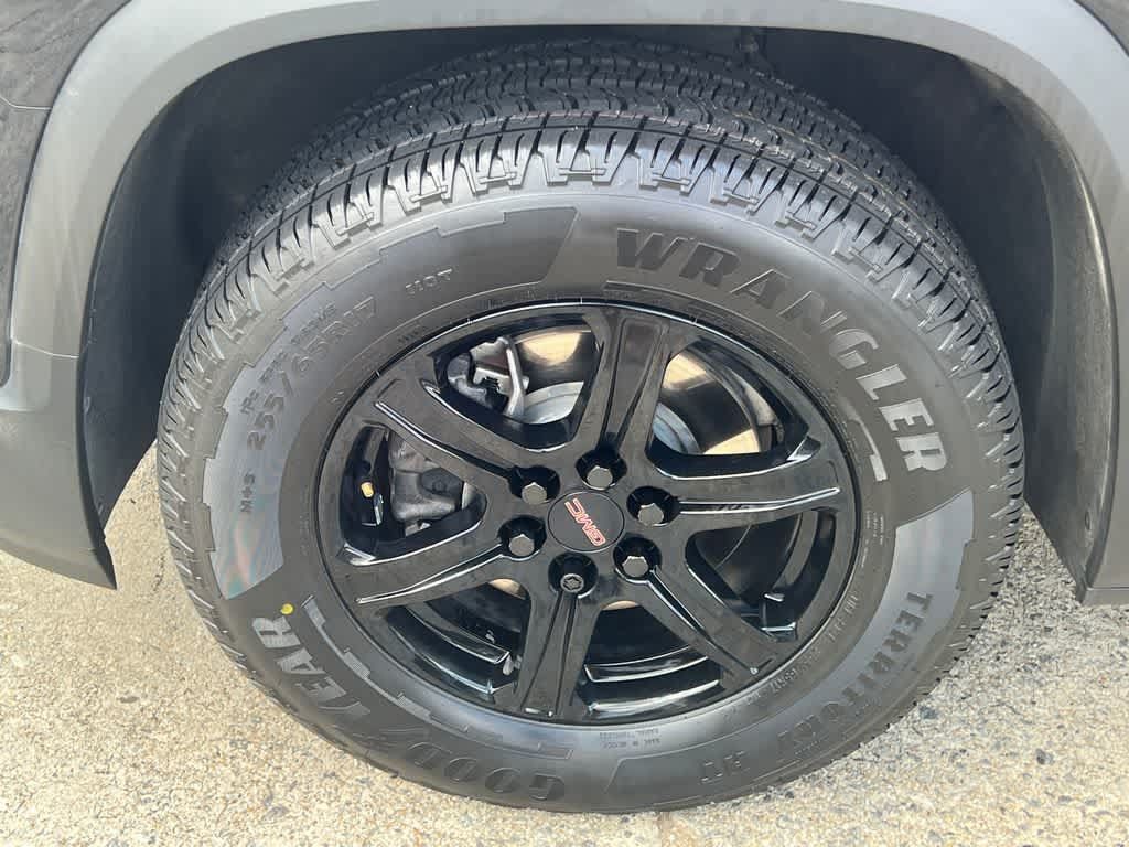 Used 2022 GMC Acadia AT4 w/ Technology Package AWD/4WD image 12