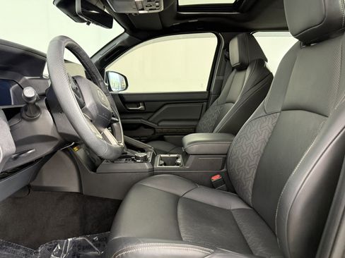 Used 2024 Toyota Tacoma Limited w/ Limited Package (LT) AWD/4WD image 15