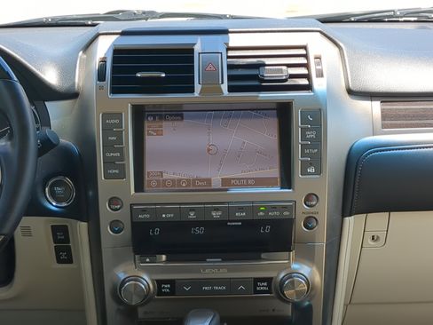 Used 2020 Lexus GX 460 Premium w/ Premium Package AWD/4WD image 16