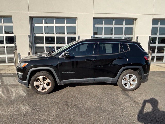 Used 2017 Jeep Compass Latitude w/ Popular Equipment Group AWD/4WD image 3