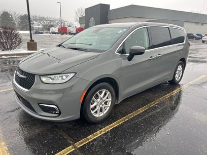 Used 2023 Chrysler Pacifica Touring-L