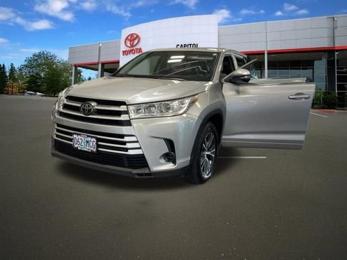 Used 2017 Toyota Highlander LE FWD image 14