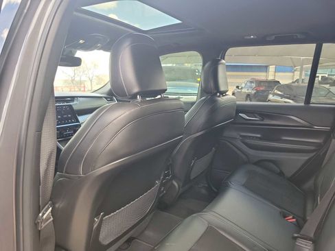 Used 2023 Jeep Grand Cherokee Altitude image 8