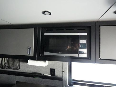 Used 2015 Mercedes-Benz Sprinter 2500 image 22