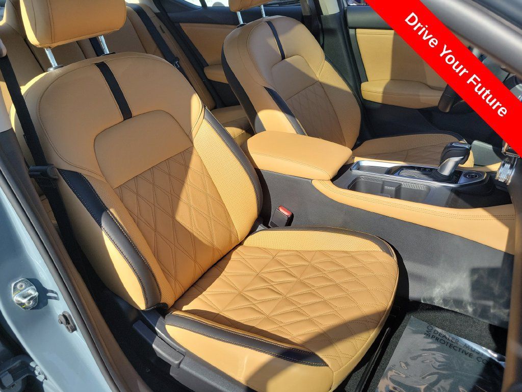 Used 2025 Nissan Sentra SV w/ SV Premium Package FWD image 23