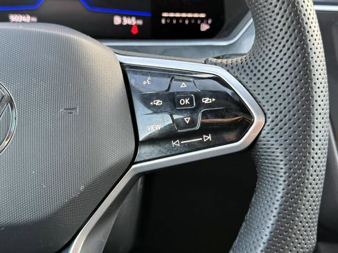 Used 2022 Volkswagen Tiguan SE R-Line image 22