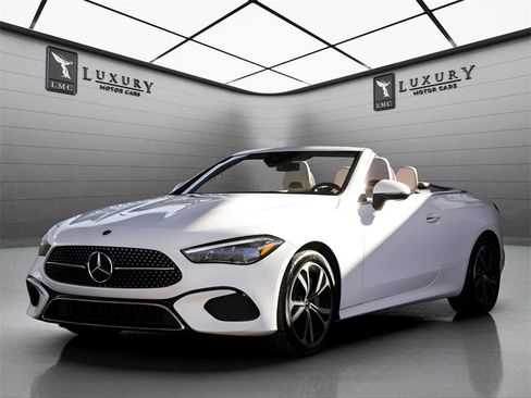 Used 2024 Mercedes-Benz CLE 300 4MATIC Cabriolet image 8