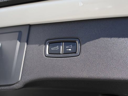 New 2025 Porsche Cayenne image 18