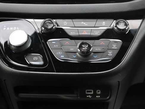 Used 2018 Chrysler Pacifica Touring Plus w/ S Appearance Package FWD image 22