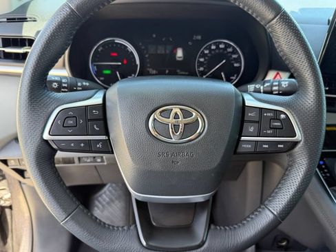 Used 2024 Toyota Sienna Limited AWD/4WD image 15