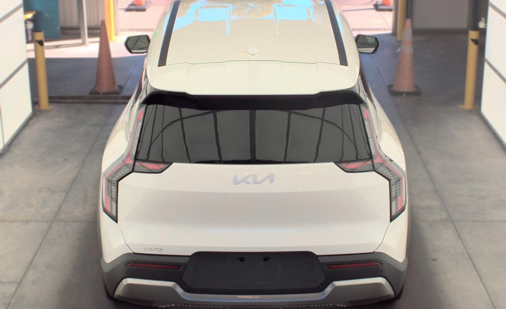 Used 2024 Kia EV9 Light Long Range RWD image 6