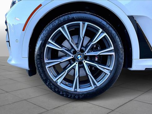 Used 2022 BMW X7 M50i image 10