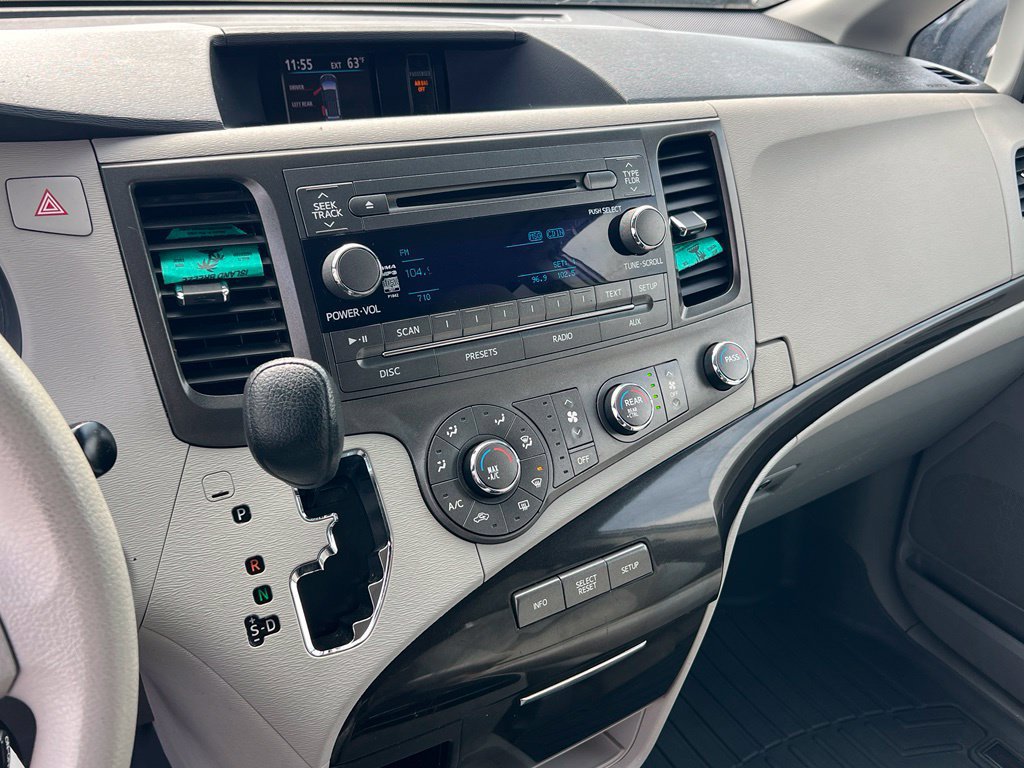 Used 2012 Toyota Sienna LE FWD image 16
