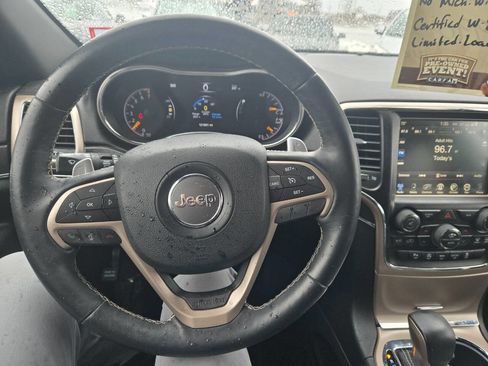 Used 2017 Jeep Grand Cherokee Limited image 16