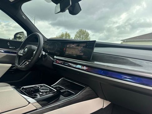 Certified 2024 BMW 760i xDrive w/ Executive Package image 26