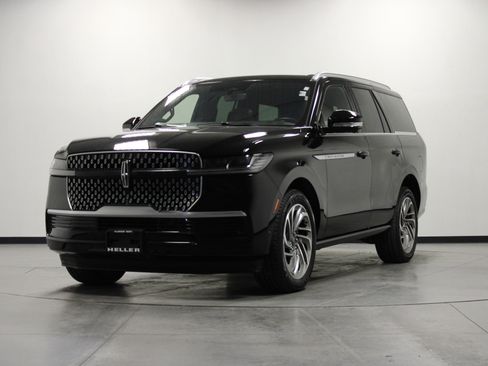Used 2025 Lincoln Navigator Reserve AWD/4WD image 8