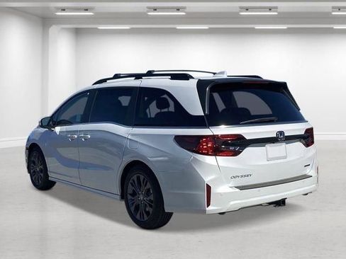 New 2026 Honda Odyssey Touring image 2
