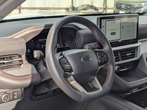 Used 2025 Ford Explorer ST-Line w/ ST-Line Street Pack image 15