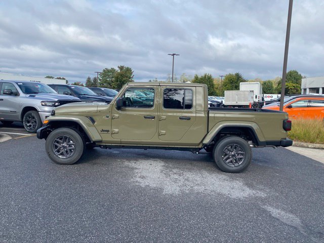 New 2025 Jeep Gladiator Sport AWD/4WD image 4