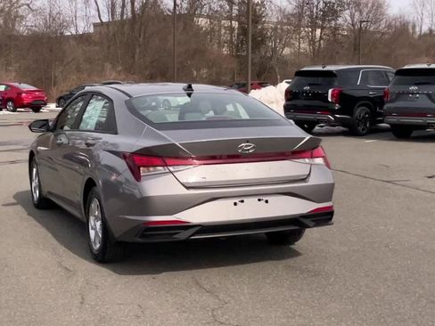 Used 2023 Hyundai Elantra SE FWD image 5