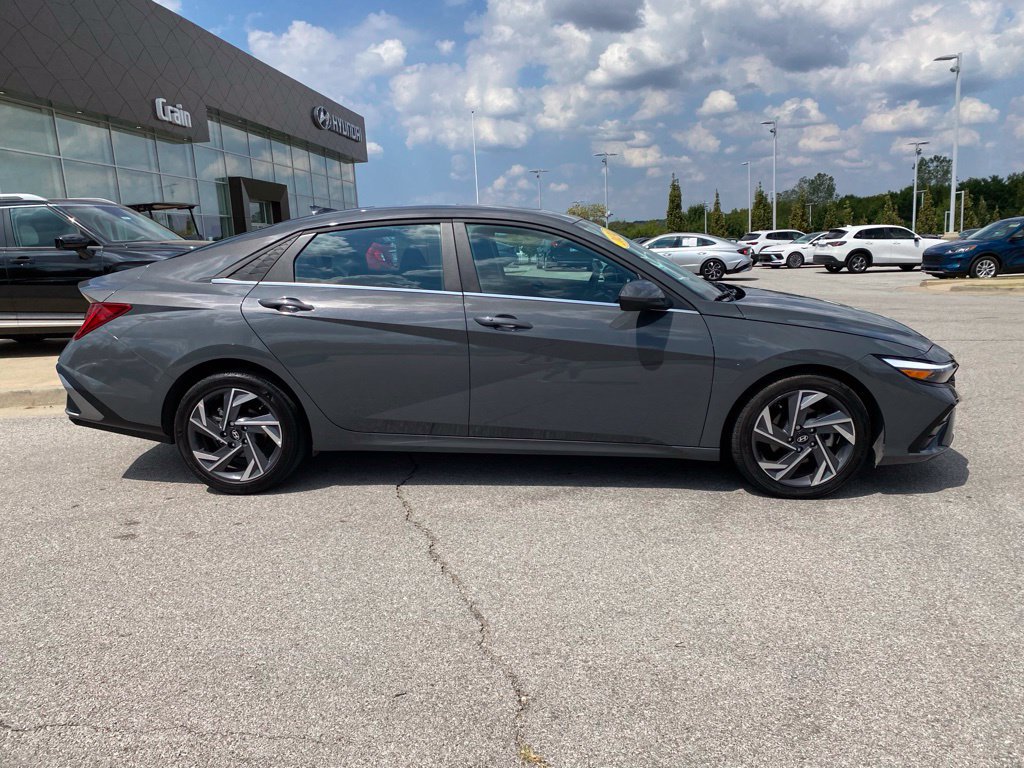 Used 2024 Hyundai Elantra SEL w/ Convenience Package FWD image 9