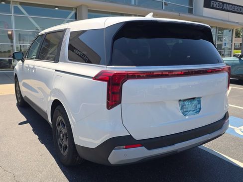 Certified 2025 Kia Carnival FWD image 10