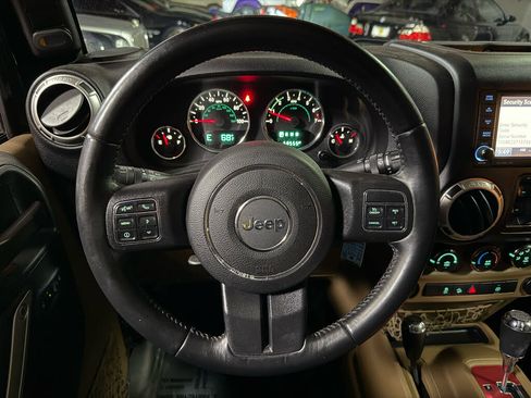 Used 2018 Jeep Wrangler Unlimited Rubicon w/ Dual Top Group AWD/4WD image 10