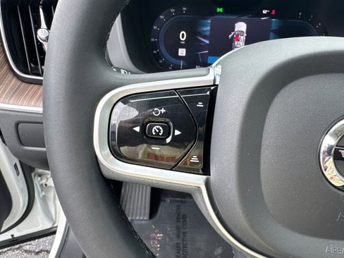 Used 2023 Volvo XC60 B5 Plus w/ Climate Package image 27