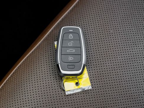 Used 2018 Chrysler 300 Limited image 52