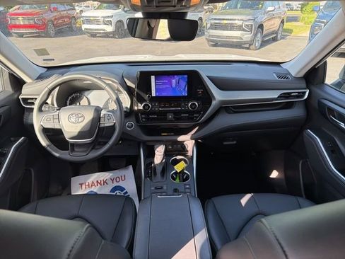 Used 2025 Toyota Highlander XLE AWD/4WD image 13