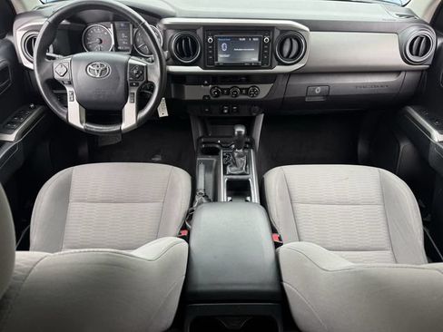 Used 2018 Toyota Tacoma SR5 RWD image 12