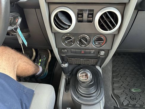 Used 2009 Jeep Wrangler Sahara AWD/4WD image 14