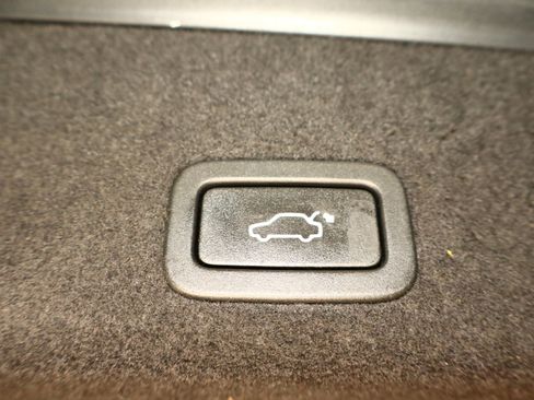 Used 2016 Volvo XC60 T6 Platinum w/ Climate Package image 39