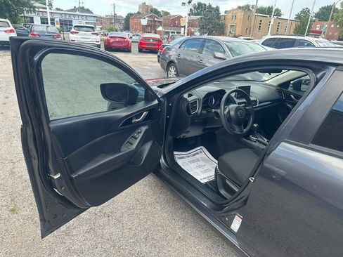 Used 2016 MAZDA MAZDA3 i Sport FWD image 9