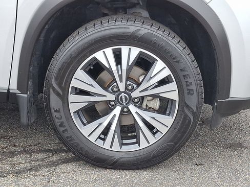 Used 2023 Nissan Rogue SV image 8