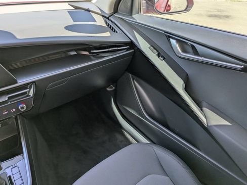Certified 2025 Kia Niro LX FWD image 17
