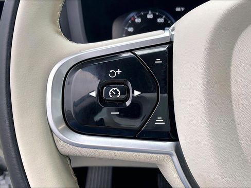 Used 2022 Volvo S60 T8 Inscription image 21