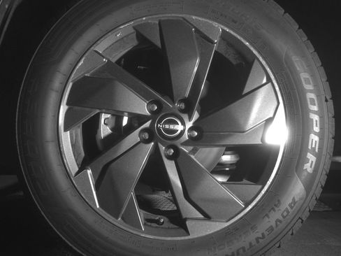 Used 2025 Nissan Rogue SV AWD/4WD image 12