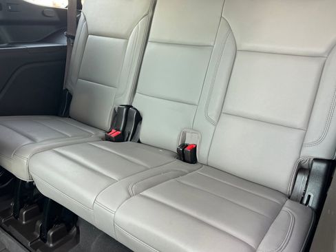 Used 2022 Chevrolet Tahoe Z71 w/ Luxury Package image 15