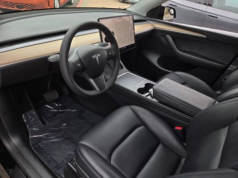 Used 2023 Tesla Model Y 2WD image 10
